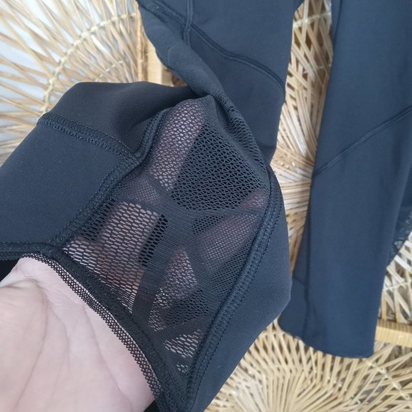 Lululemon Cropped Leggings with mesh details Sz 6 - Picture 3 of 9
